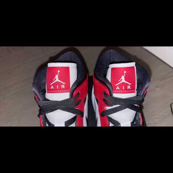 Jordan 1 Mid Chicago Size 9 - Picture 2 of 6